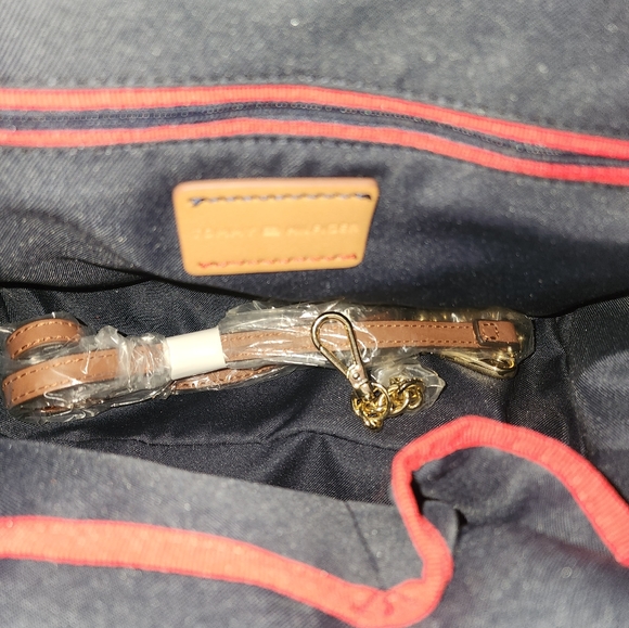 Tommy Hilfiger Turnlock Pebble Leather Colorblock Convertible Top Handle - Picture 6 of 14